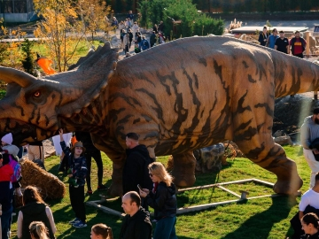 Dino Aventura: distractie, istorie, dinozauri