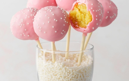 fun-festive-cake-pops-exps-tohcom23-148336-p2-md-06-23-6b.jpg