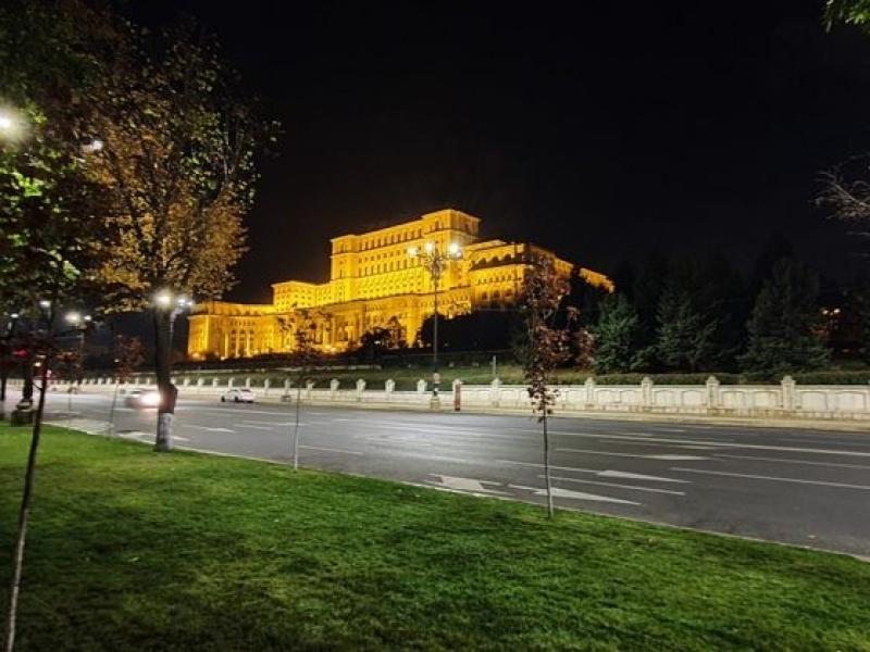 Palatul Parlamentului noaptea